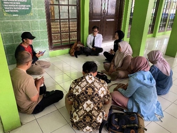 Koordinasi dengan warga sekitar